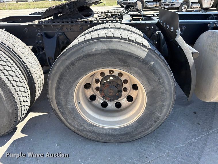 image for item ED5189 2019 International RH613 semi truck