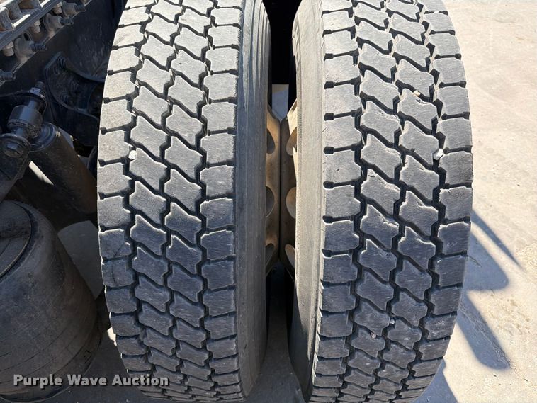 image for item ED5189 2019 International RH613 semi truck