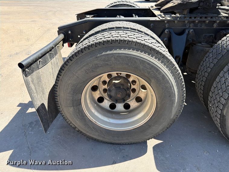 image for item ED5189 2019 International RH613 semi truck