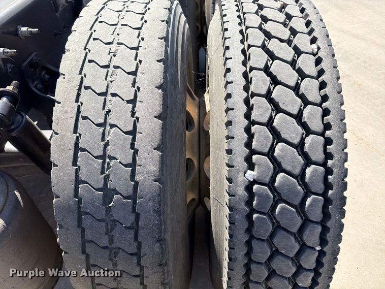 image for item ED5189 2019 International RH613 semi truck