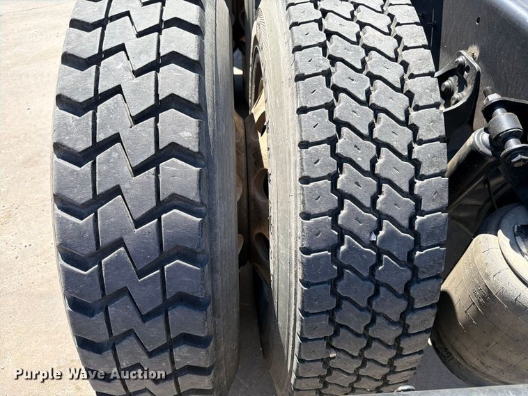 image for item ED5189 2019 International RH613 semi truck