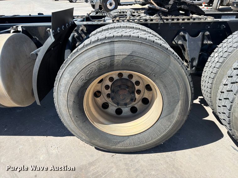 image for item ED5189 2019 International RH613 semi truck