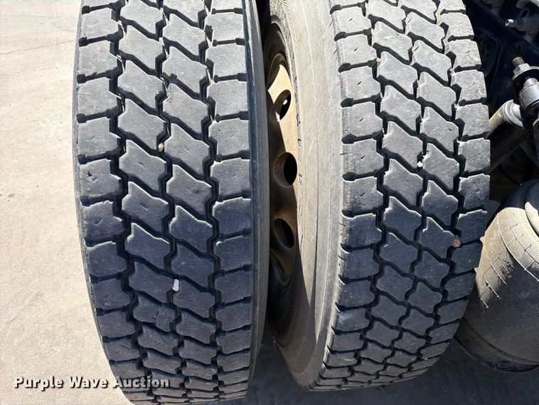 image for item ED5189 2019 International RH613 semi truck