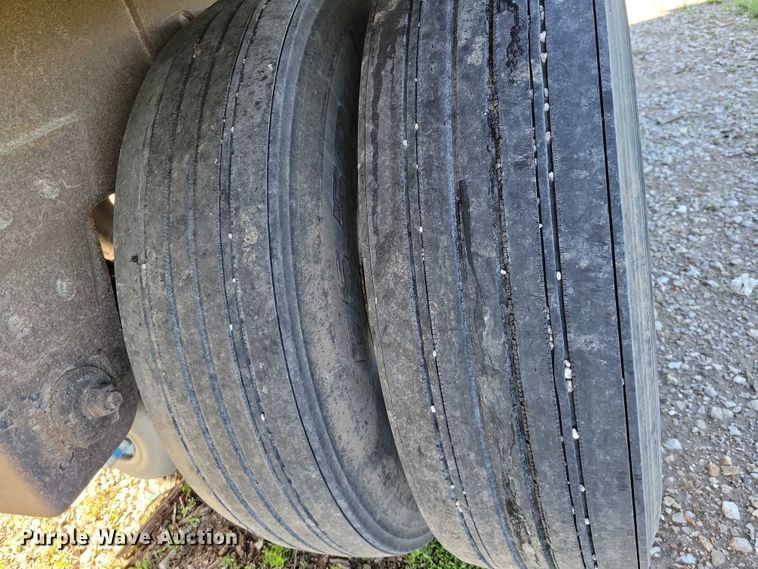 image for item EE0944 2008 Wilson DWBT-650B live bottom trailer