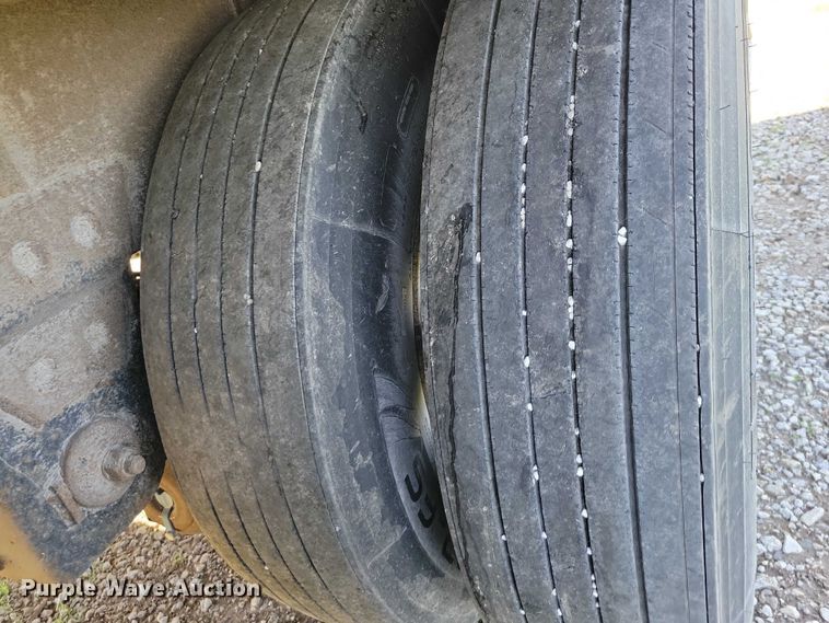 image for item EE0944 2008 Wilson DWBT-650B live bottom trailer