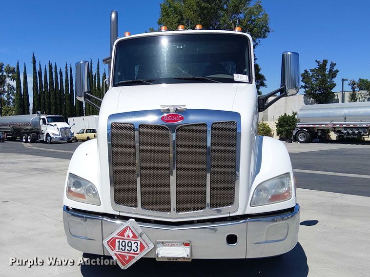 image for item EE5302 2014 Peterbilt 579 truck cab and chassis