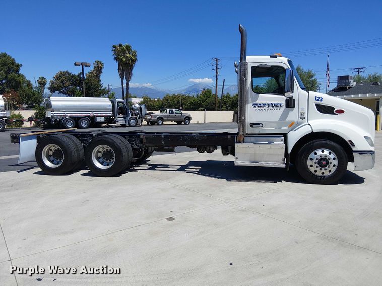 image for item EE5302 2014 Peterbilt 579 truck cab and chassis