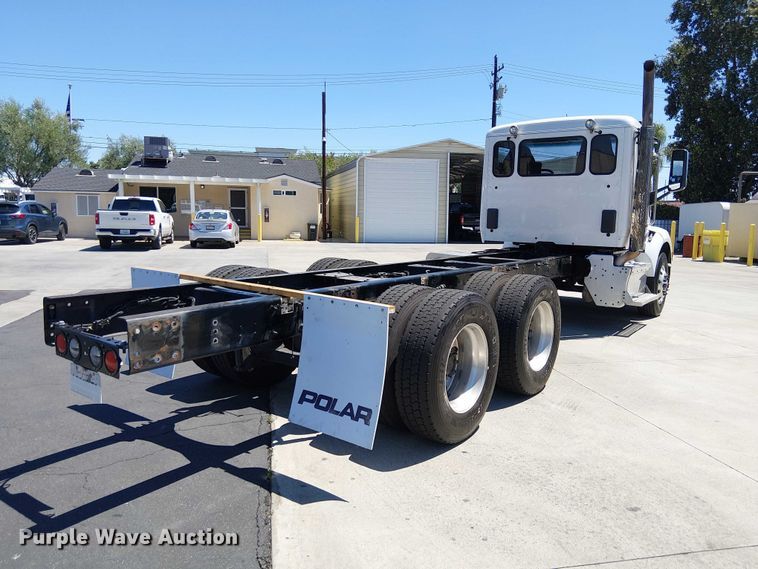 image for item EE5302 2014 Peterbilt 579 truck cab and chassis
