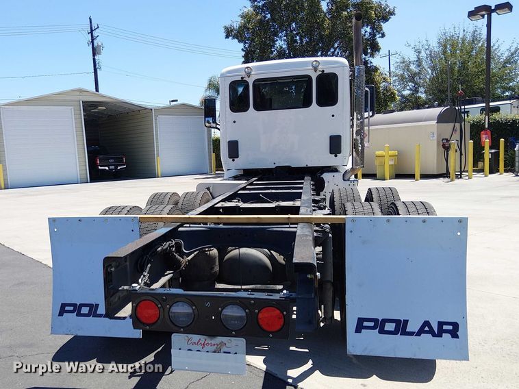 image for item EE5302 2014 Peterbilt 579 truck cab and chassis