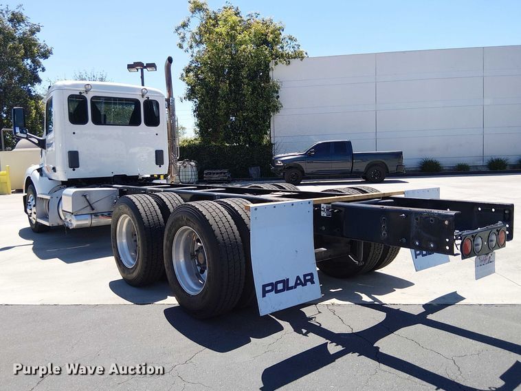 image for item EE5302 2014 Peterbilt 579 truck cab and chassis