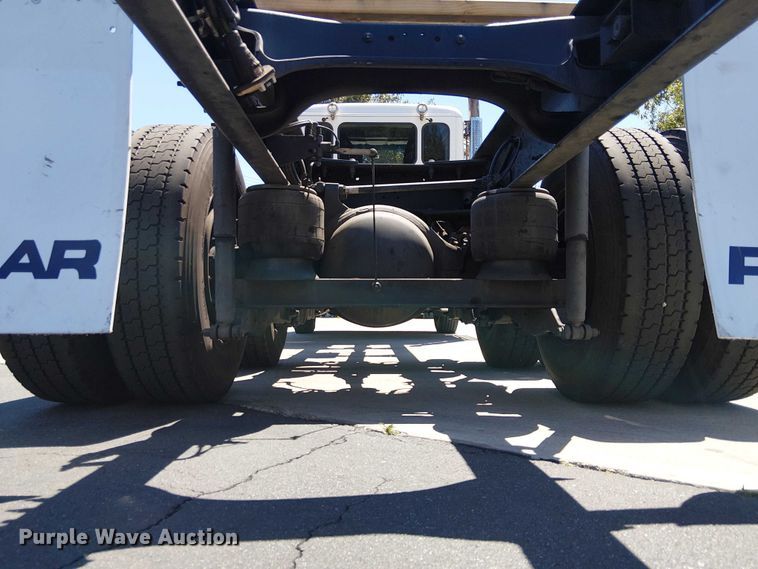 image for item EE5302 2014 Peterbilt 579 truck cab and chassis