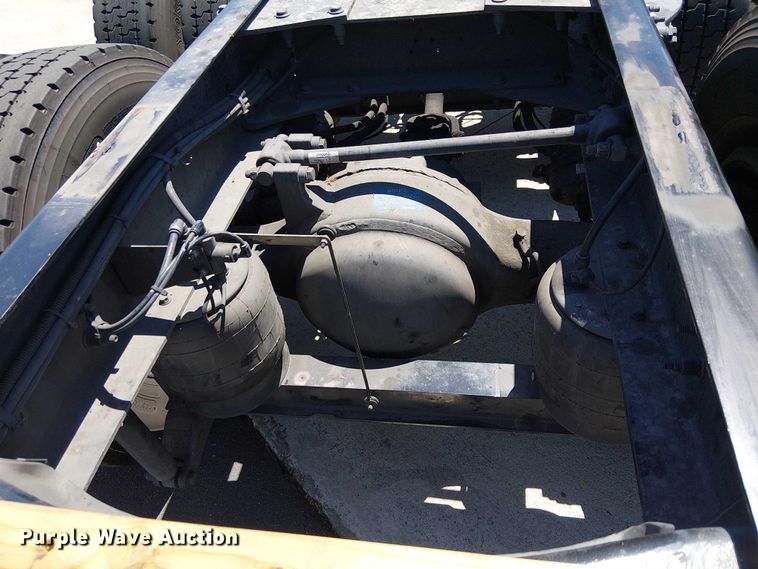 image for item EE5302 2014 Peterbilt 579 truck cab and chassis