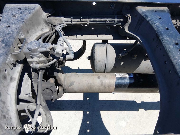 image for item EE5302 2014 Peterbilt 579 truck cab and chassis