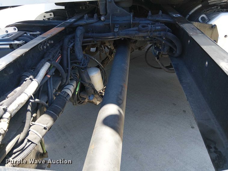 image for item EE5302 2014 Peterbilt 579 truck cab and chassis