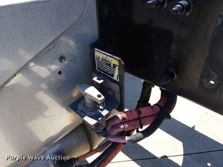 image for item EE5302 2014 Peterbilt 579 truck cab and chassis