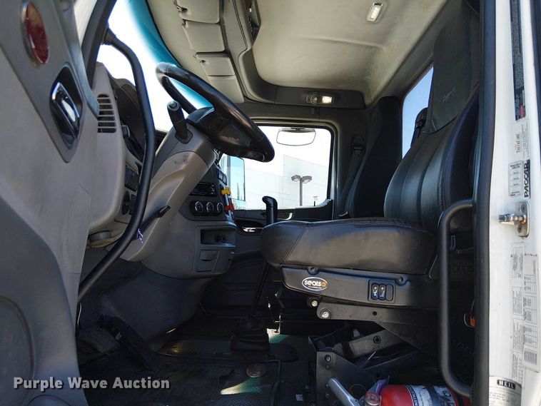image for item EE5302 2014 Peterbilt 579 truck cab and chassis