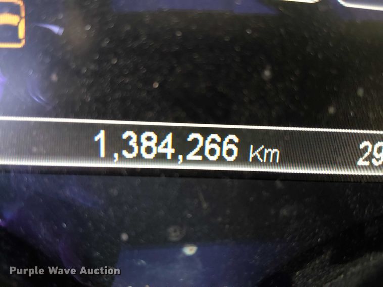 image for item EE5302 2014 Peterbilt 579 truck cab and chassis