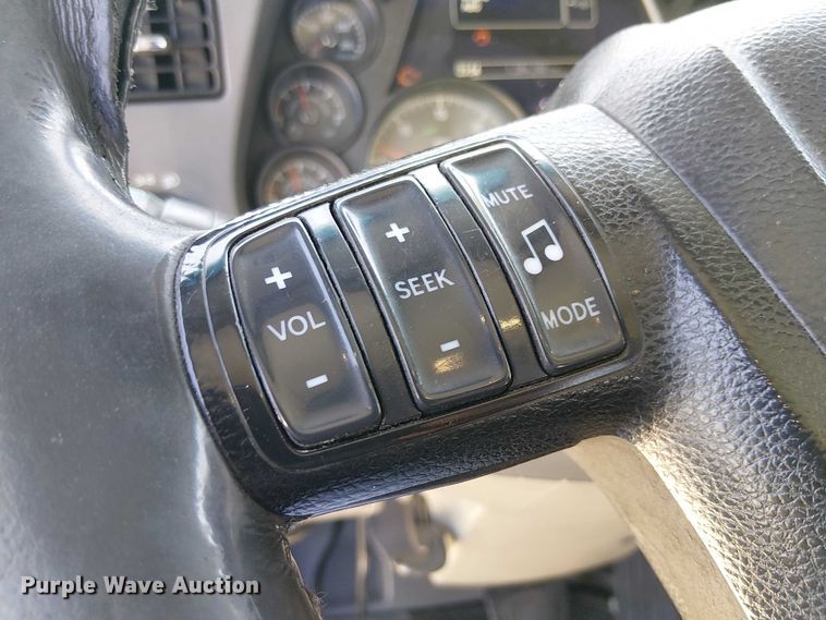 image for item EE5302 2014 Peterbilt 579 truck cab and chassis