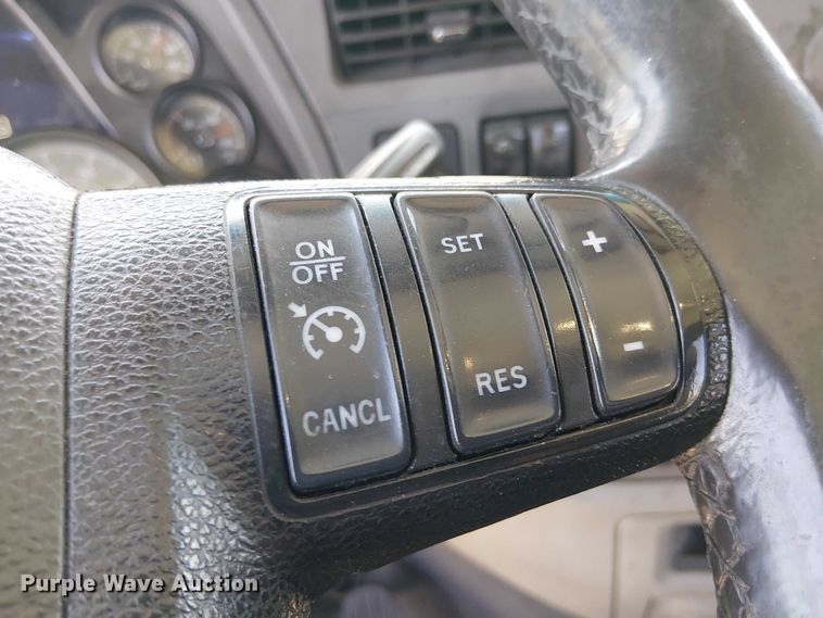 image for item EE5302 2014 Peterbilt 579 truck cab and chassis