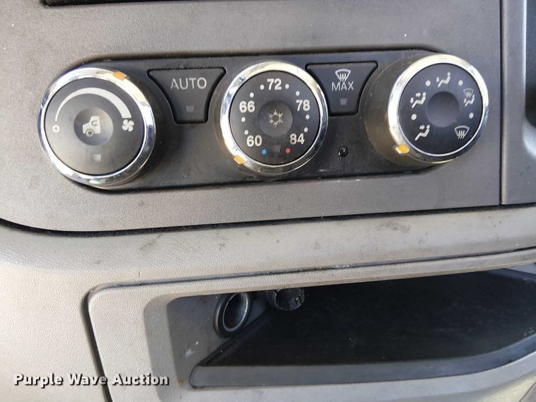 image for item EE5302 2014 Peterbilt 579 truck cab and chassis