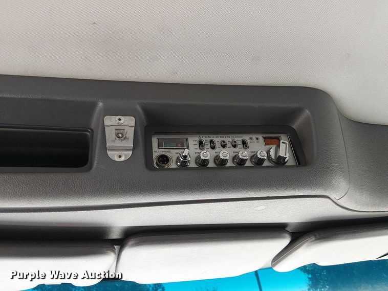 image for item EE5302 2014 Peterbilt 579 truck cab and chassis