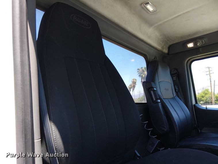 image for item EE5302 2014 Peterbilt 579 truck cab and chassis