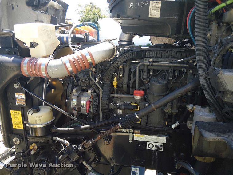 image for item EE5302 2014 Peterbilt 579 truck cab and chassis