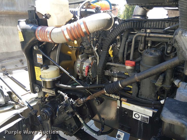 image for item EE5302 2014 Peterbilt 579 truck cab and chassis