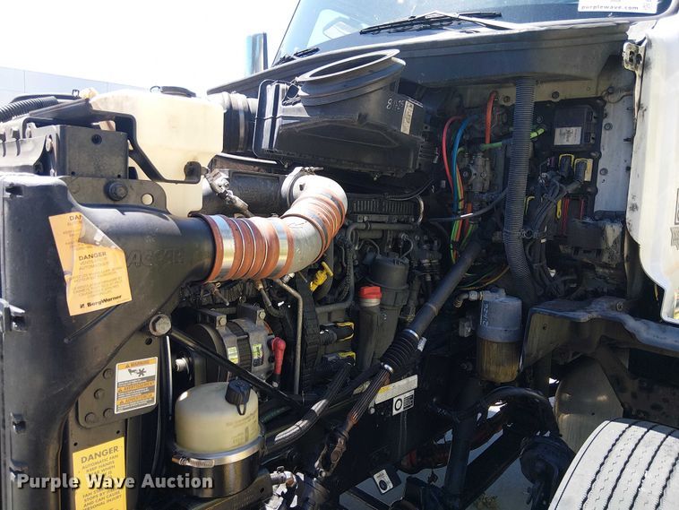 image for item EE5302 2014 Peterbilt 579 truck cab and chassis