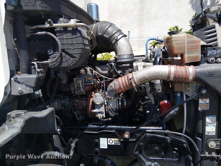 image for item EE5302 2014 Peterbilt 579 truck cab and chassis