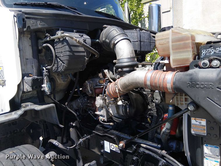 image for item EE5302 2014 Peterbilt 579 truck cab and chassis