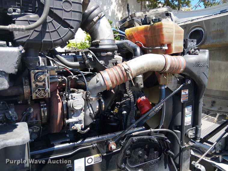 image for item EE5302 2014 Peterbilt 579 truck cab and chassis