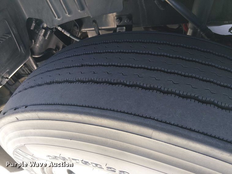 image for item EE5302 2014 Peterbilt 579 truck cab and chassis