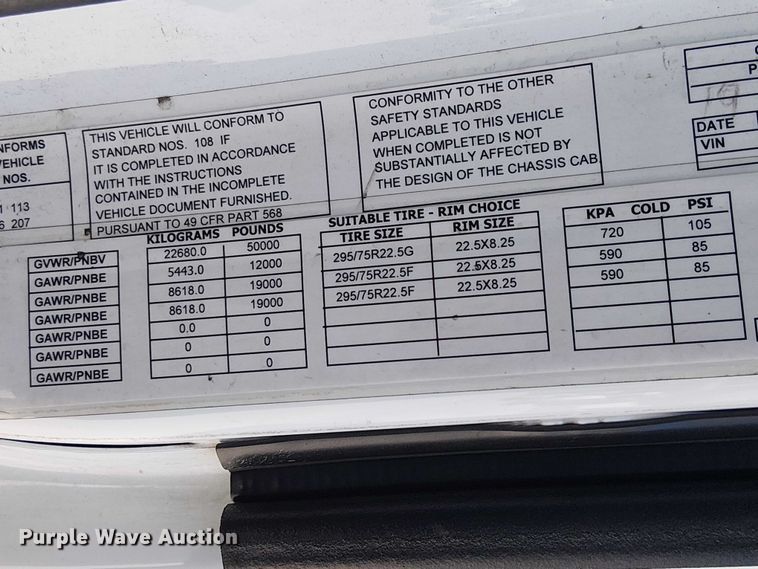 image for item EE5302 2014 Peterbilt 579 truck cab and chassis
