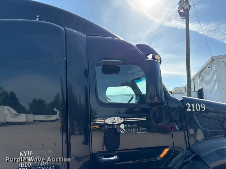 image for item EF1089 2015 Peterbilt 579 semi truck