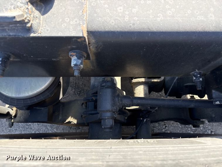 image for item EF1089 2015 Peterbilt 579 semi truck