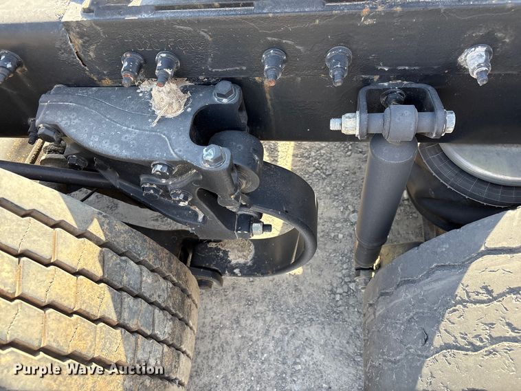image for item EF1089 2015 Peterbilt 579 semi truck