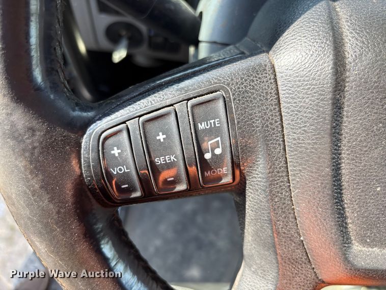 image for item EF1089 2015 Peterbilt 579 semi truck