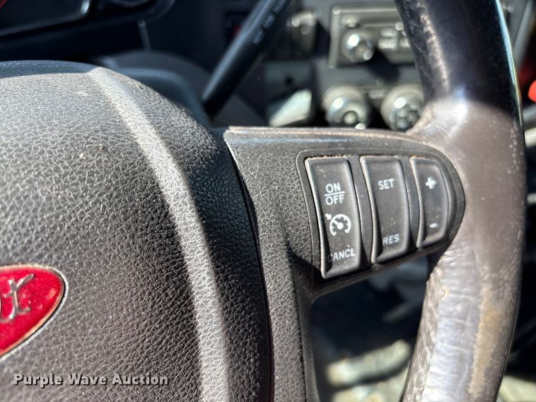 image for item EF1089 2015 Peterbilt 579 semi truck