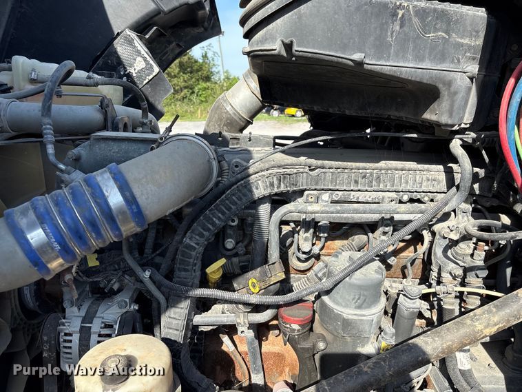 image for item EF1089 2015 Peterbilt 579 semi truck