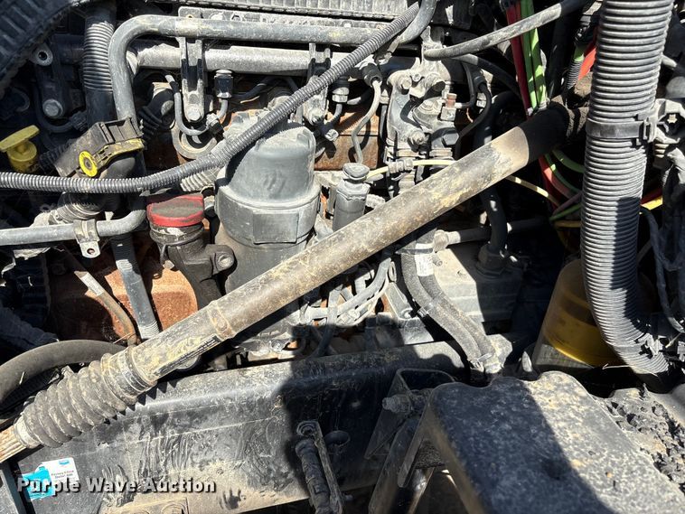image for item EF1089 2015 Peterbilt 579 semi truck
