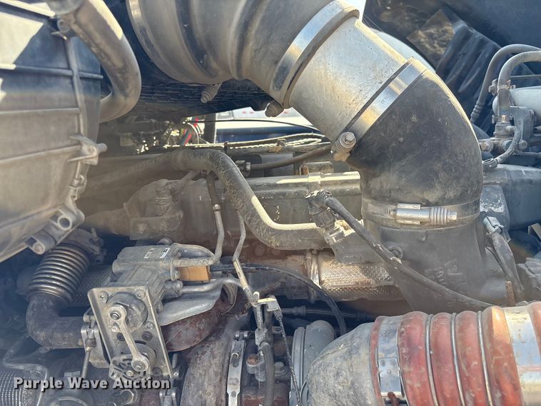 image for item EF1089 2015 Peterbilt 579 semi truck