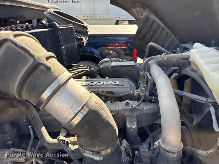 image for item EF1089 2015 Peterbilt 579 semi truck