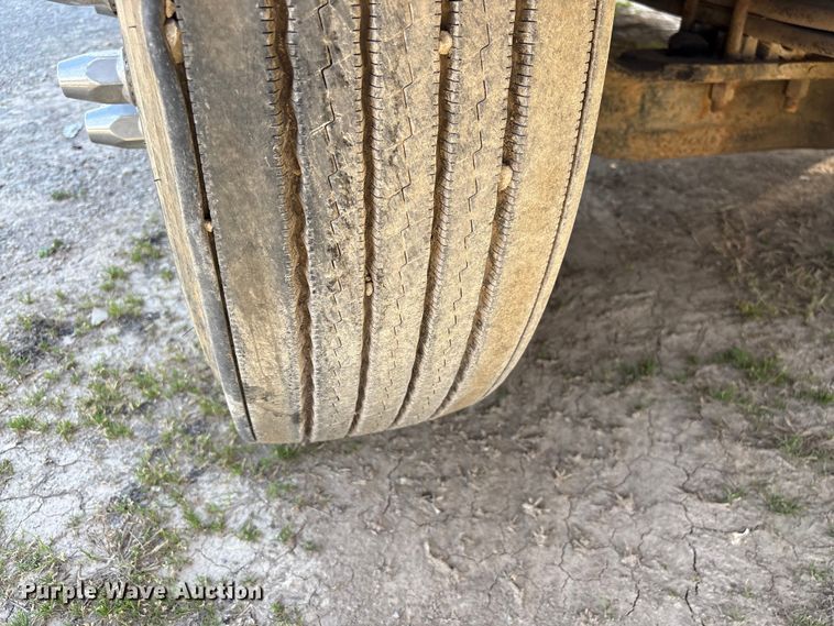image for item EF1089 2015 Peterbilt 579 semi truck