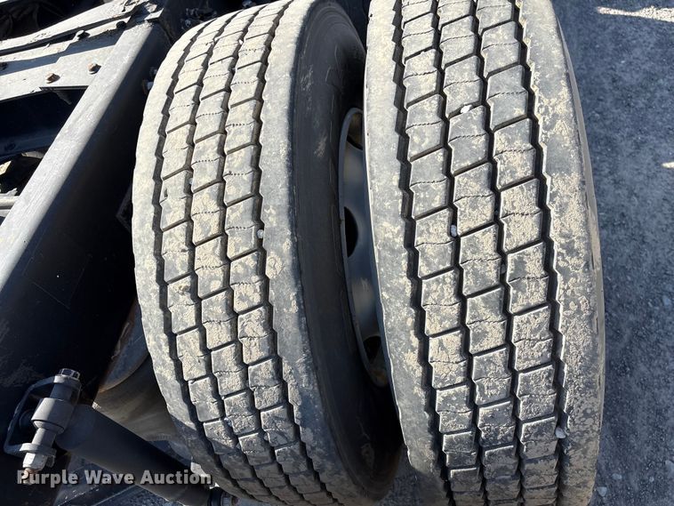 image for item EF1089 2015 Peterbilt 579 semi truck