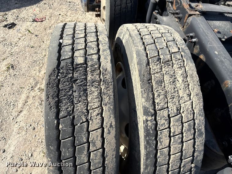 image for item EF1089 2015 Peterbilt 579 semi truck