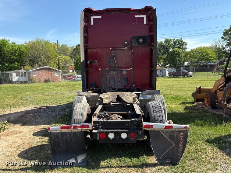 image for item EF1090 2015 Kenworth T680 semi truck