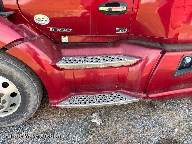 image for item EF1090 2015 Kenworth T680 semi truck