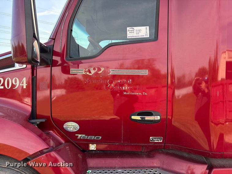 image for item EF1090 2015 Kenworth T680 semi truck