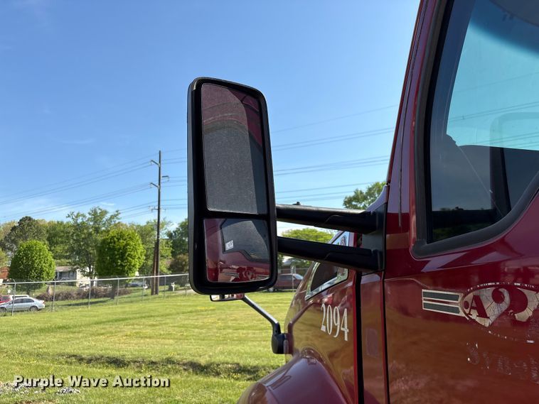 image for item EF1090 2015 Kenworth T680 semi truck